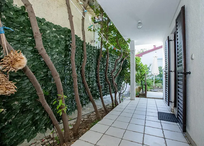 Jug Apartman *