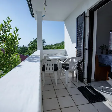 Jug Apartment Lopar