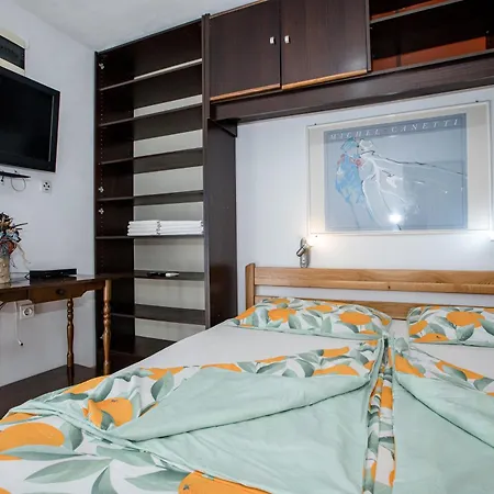 Jug Apartment