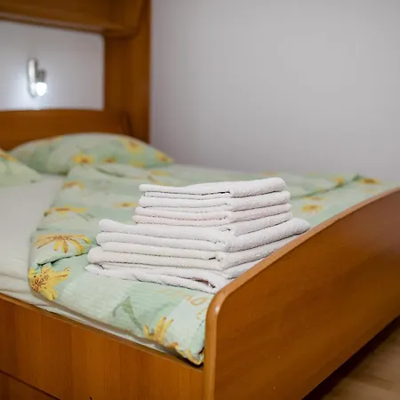 Jug Apartment Lopar