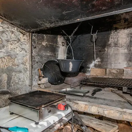 Jug Apartment *