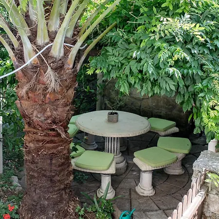 Jug Apartment Lopar