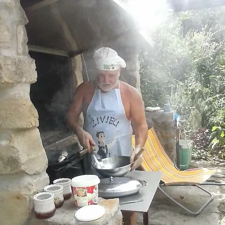 Jug شقة